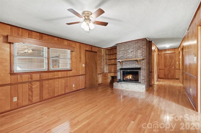 201 N Pine Street, Lowell, NC 28098