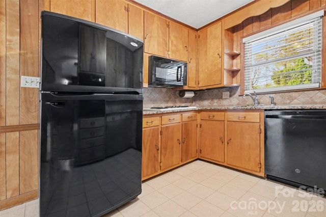 201 N Pine Street, Lowell, NC 28098