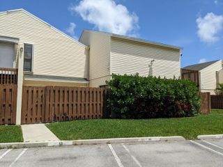 633 EXECUTIVE CENTER Drive L104, West Palm Beach, FL 33401