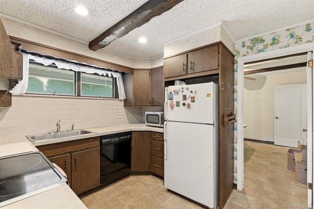 2377 Stewart Avenue, Westbury, NY 11590