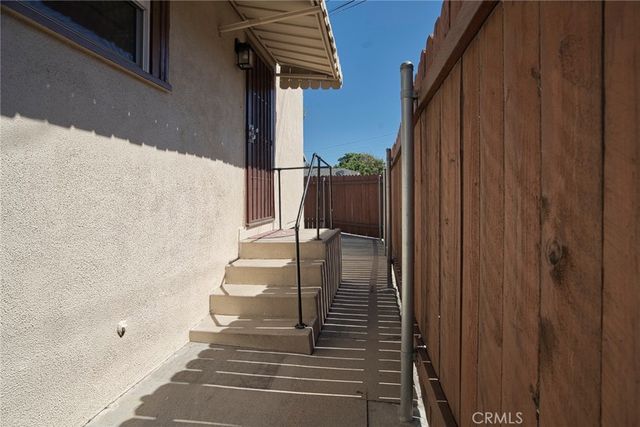 714 E Chapman Avenue, Fullerton, CA 92831