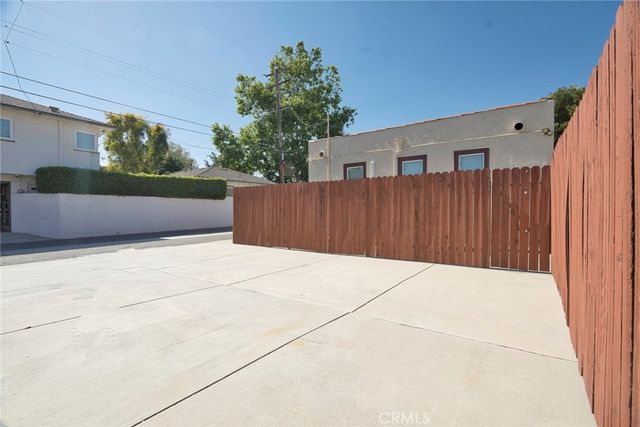 714 E Chapman Avenue, Fullerton, CA 92831