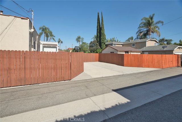 714 E Chapman Avenue, Fullerton, CA 92831
