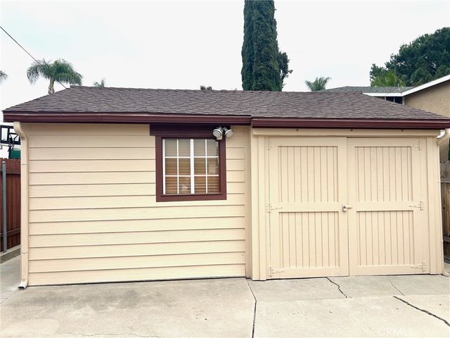 714 E Chapman Avenue, Fullerton, CA 92831