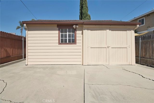 714 E Chapman Avenue, Fullerton, CA 92831