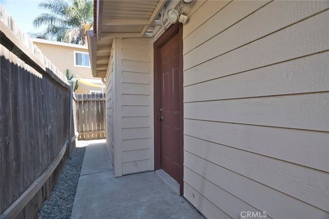 714 E Chapman Avenue, Fullerton, CA 92831