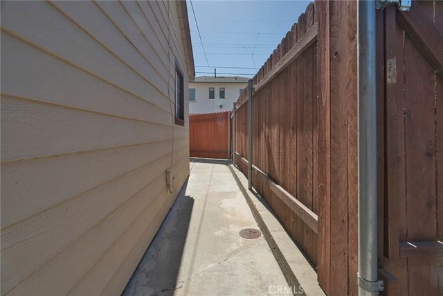714 E Chapman Avenue, Fullerton, CA 92831