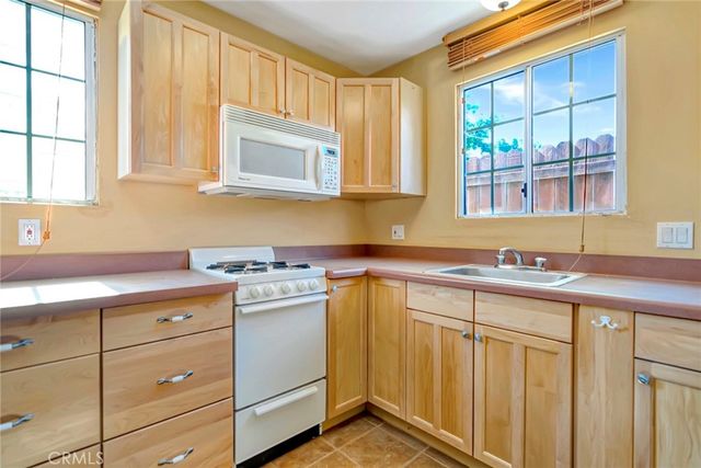 714 E Chapman Avenue, Fullerton, CA 92831