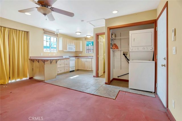 714 E Chapman Avenue, Fullerton, CA 92831