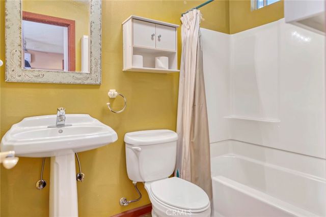 714 E Chapman Avenue, Fullerton, CA 92831