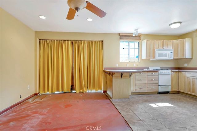 714 E Chapman Avenue, Fullerton, CA 92831