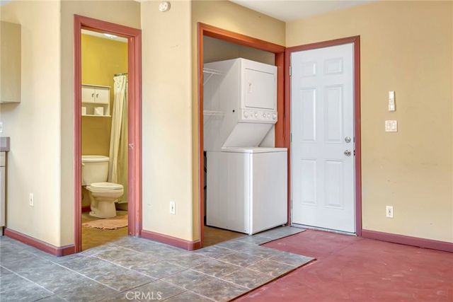 714 E Chapman Avenue, Fullerton, CA 92831
