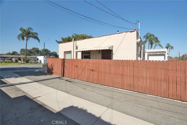 714 E Chapman Avenue, Fullerton, CA 92831