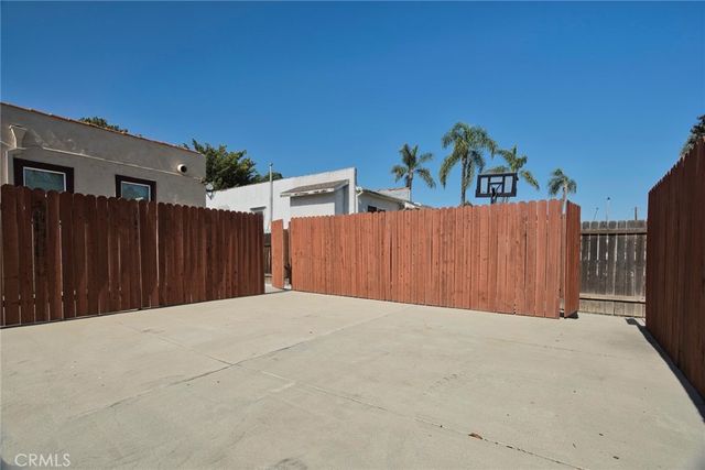 714 E Chapman Avenue, Fullerton, CA 92831