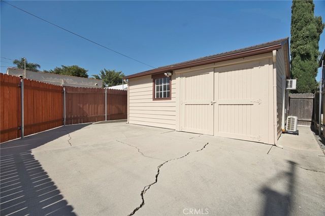 714 E Chapman Avenue, Fullerton, CA 92831