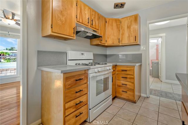 714 E Chapman Avenue, Fullerton, CA 92831