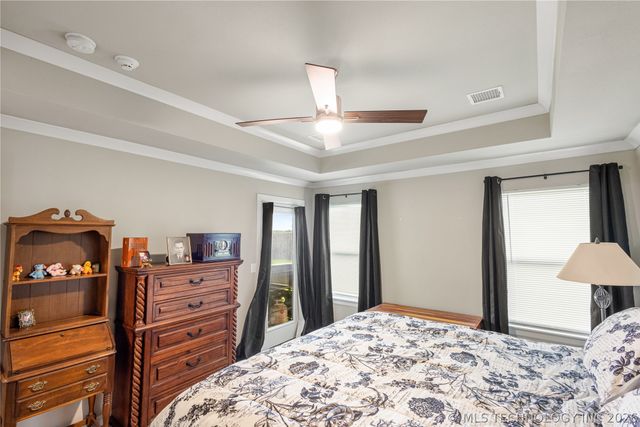 5109 S Walnut Creek Drive, Sand Springs, OK 74063