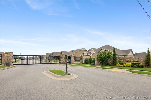 5109 S Walnut Creek Drive, Sand Springs, OK 74063