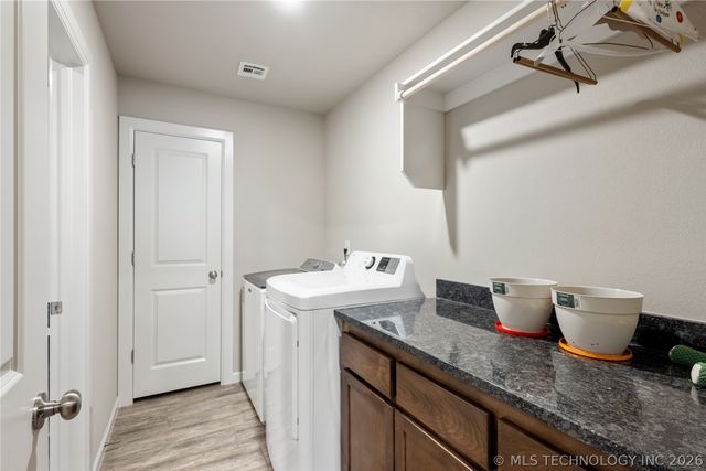 5109 S Walnut Creek Drive, Sand Springs, OK 74063