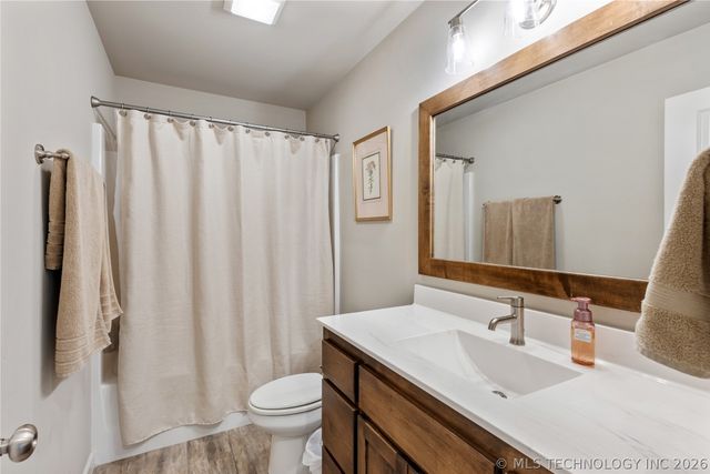 5109 S Walnut Creek Drive, Sand Springs, OK 74063