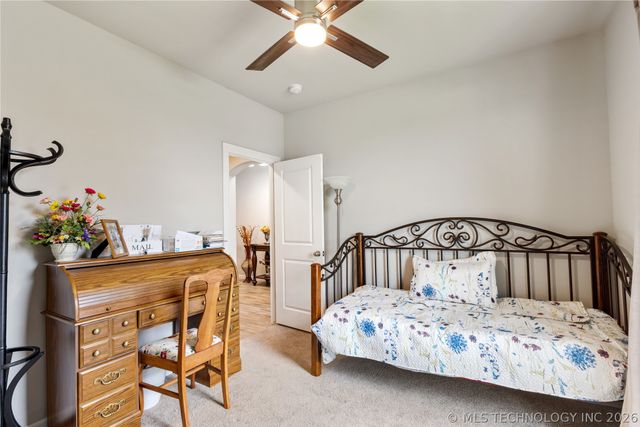 5109 S Walnut Creek Drive, Sand Springs, OK 74063