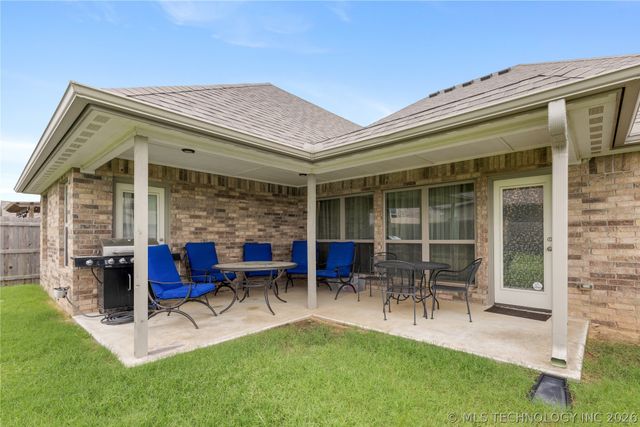 5109 S Walnut Creek Drive, Sand Springs, OK 74063