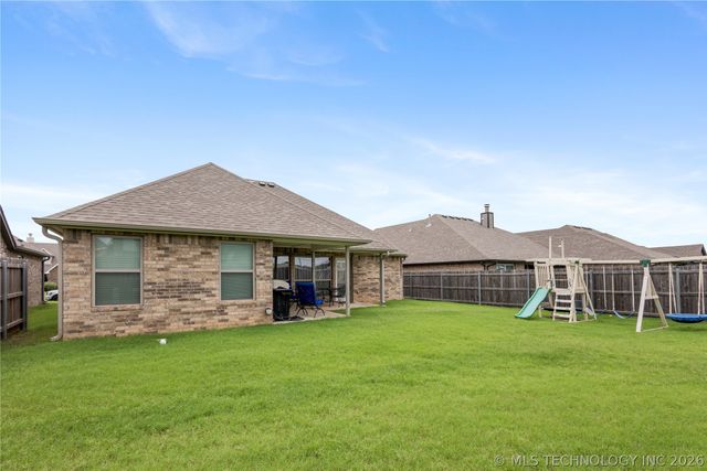 5109 S Walnut Creek Drive, Sand Springs, OK 74063