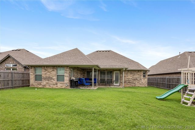 5109 S Walnut Creek Drive, Sand Springs, OK 74063