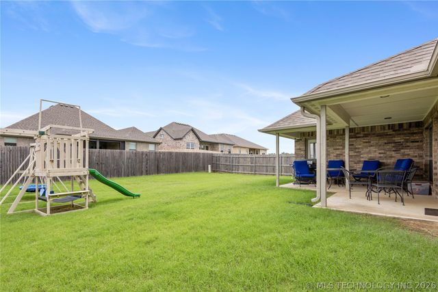5109 S Walnut Creek Drive, Sand Springs, OK 74063
