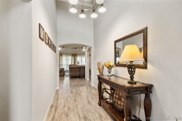 5109 S Walnut Creek Drive, Sand Springs, OK 74063