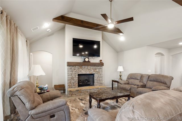 5109 S Walnut Creek Drive, Sand Springs, OK 74063