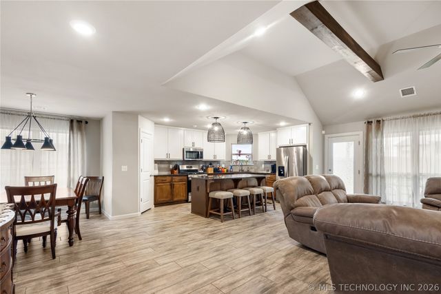 5109 S Walnut Creek Drive, Sand Springs, OK 74063