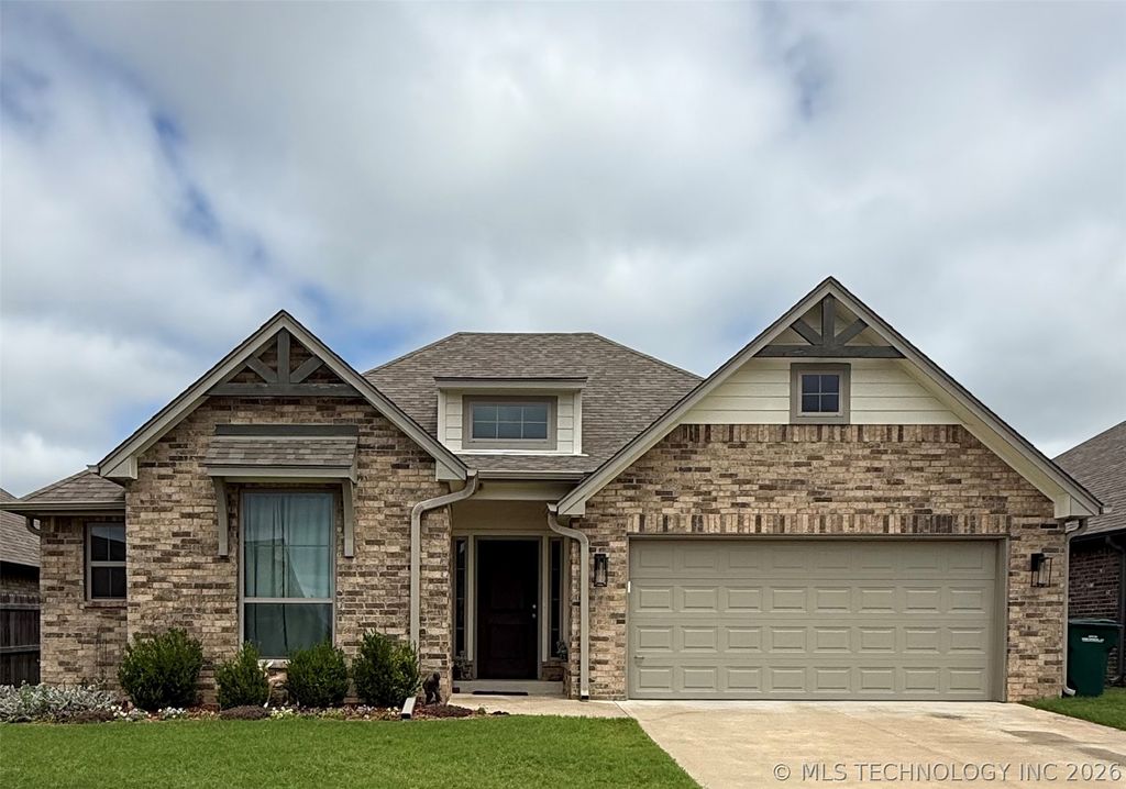 5109 S Walnut Creek Drive, Sand Springs, OK 74063