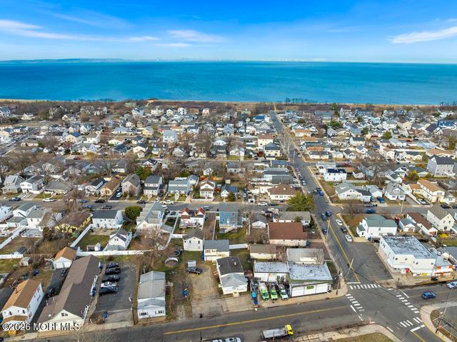 38 Navesink Avenue, North Middletown, NJ 07748