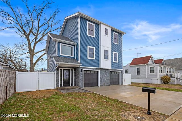 38 Navesink Avenue, North Middletown, NJ 07748