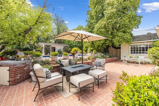 5132 Quakertown Avenue, Woodland Hills, CA 91364