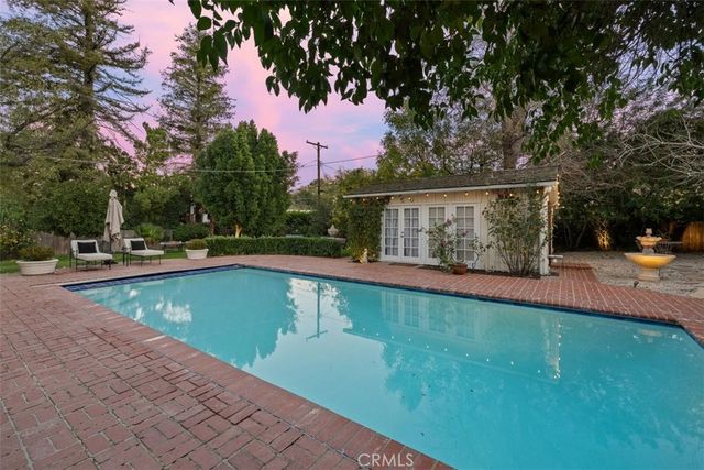 5132 Quakertown Avenue, Woodland Hills, CA 91364