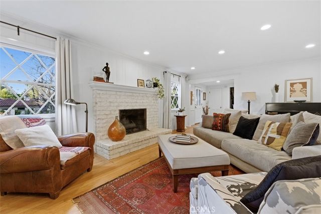 5132 Quakertown Avenue, Woodland Hills, CA 91364