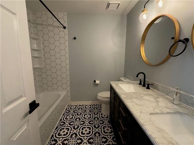 1251 Green Oak Circle, Lawrenceville, GA 30043