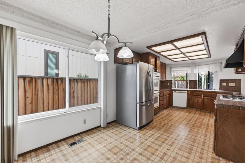 Image 11 of property listing at 20683 Greenleaf Drive, Cupertino, CA 95014