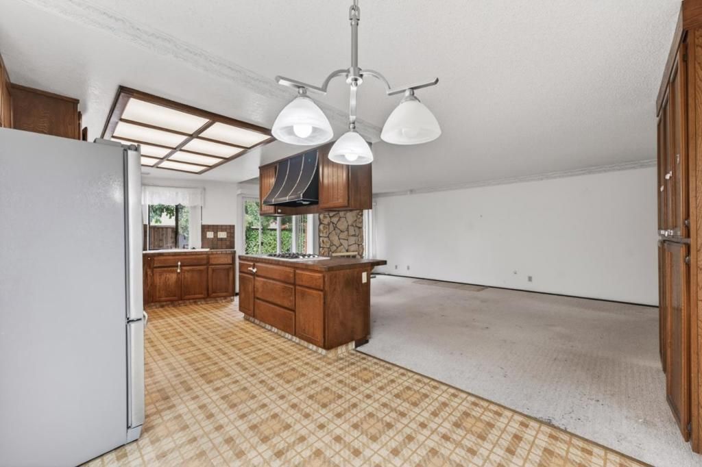 Image 12 of property listing at 20683 Greenleaf Drive, Cupertino, CA 95014