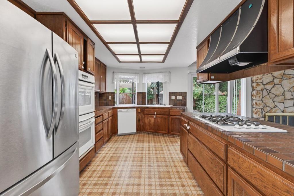 Image 13 of property listing at 20683 Greenleaf Drive, Cupertino, CA 95014