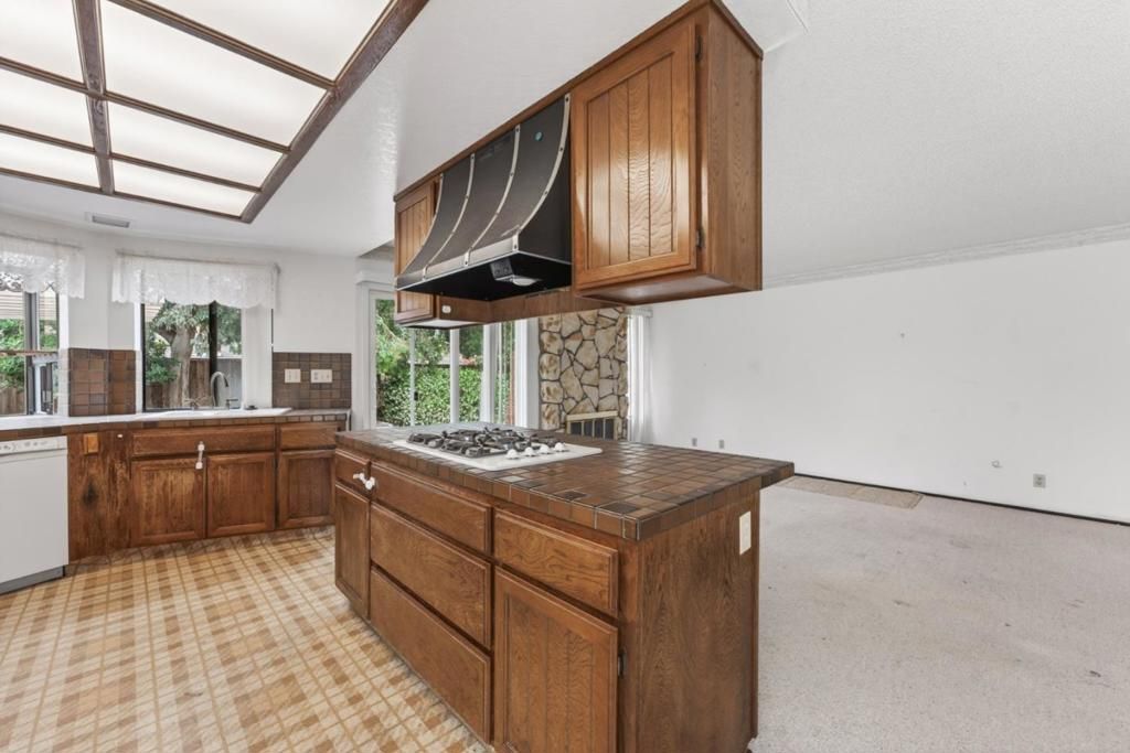 Image 14 of property listing at 20683 Greenleaf Drive, Cupertino, CA 95014