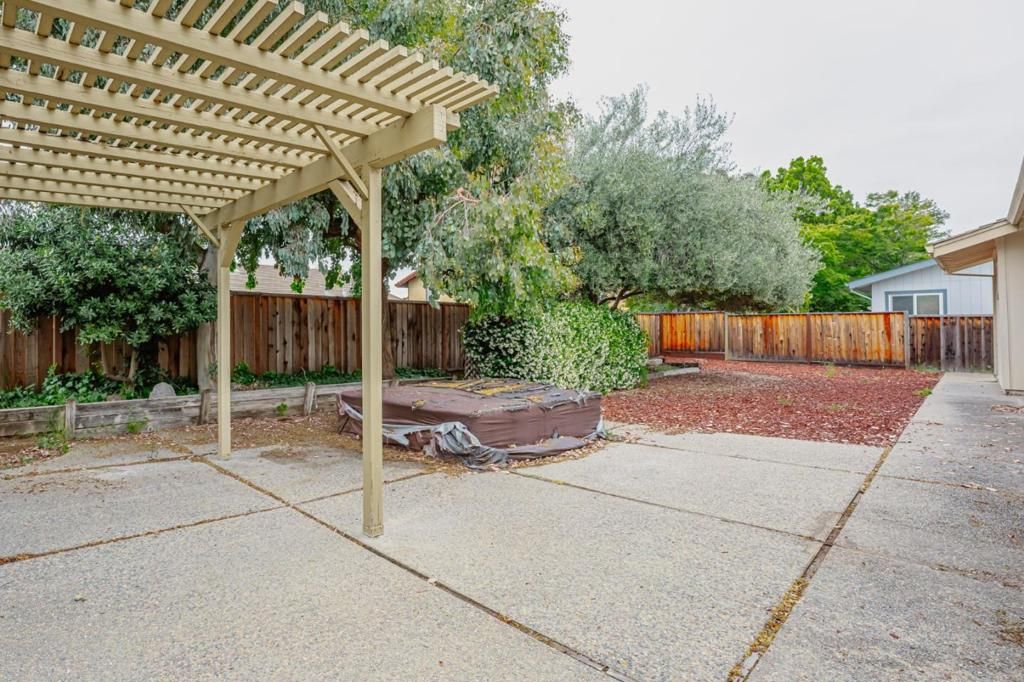 Image 37 of property listing at 20683 Greenleaf Drive, Cupertino, CA 95014