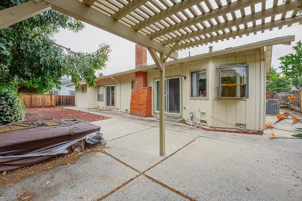 Image 39 of property listing at 20683 Greenleaf Drive, Cupertino, CA 95014