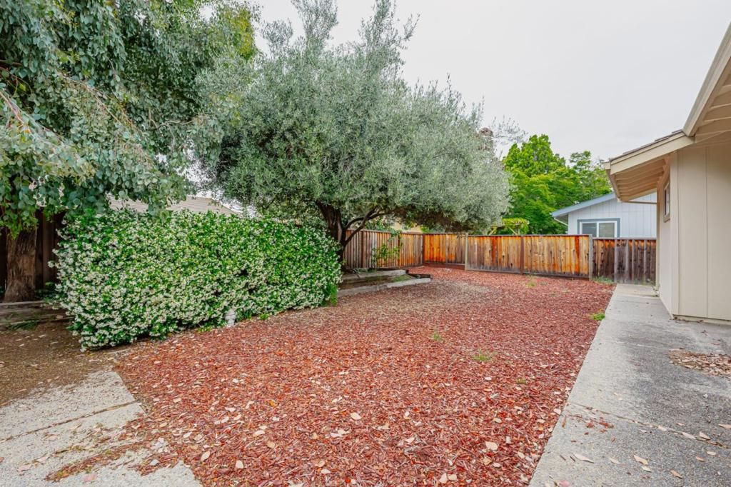 Image 40 of property listing at 20683 Greenleaf Drive, Cupertino, CA 95014
