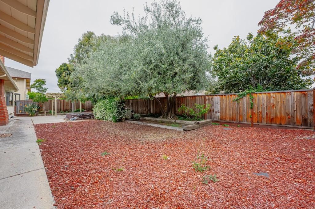 Image 41 of property listing at 20683 Greenleaf Drive, Cupertino, CA 95014