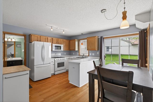 7886 Forest Boulevard E, Woodbury, MN 55125