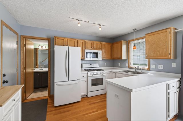 7886 Forest Boulevard E, Woodbury, MN 55125
