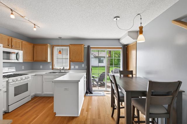 7886 Forest Boulevard E, Woodbury, MN 55125